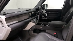 2023 (23) LAND ROVER DEFENDER 3.0 D250 SE 110 5dr Auto 5307449