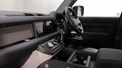 2023 (23) LAND ROVER DEFENDER 3.0 D250 SE 110 5dr Auto 5307450