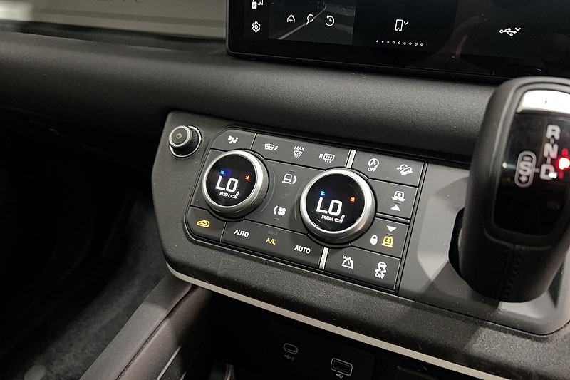 2023 (23) LAND ROVER DEFENDER 3.0 D250 SE 110 5dr Auto 5307438