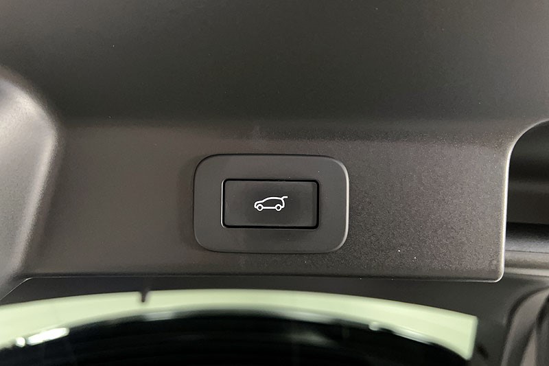 2023 (72) JAGUAR F-PACE 2.0 D200 R-Dynamic SE Black 5dr Auto AWD 5300165