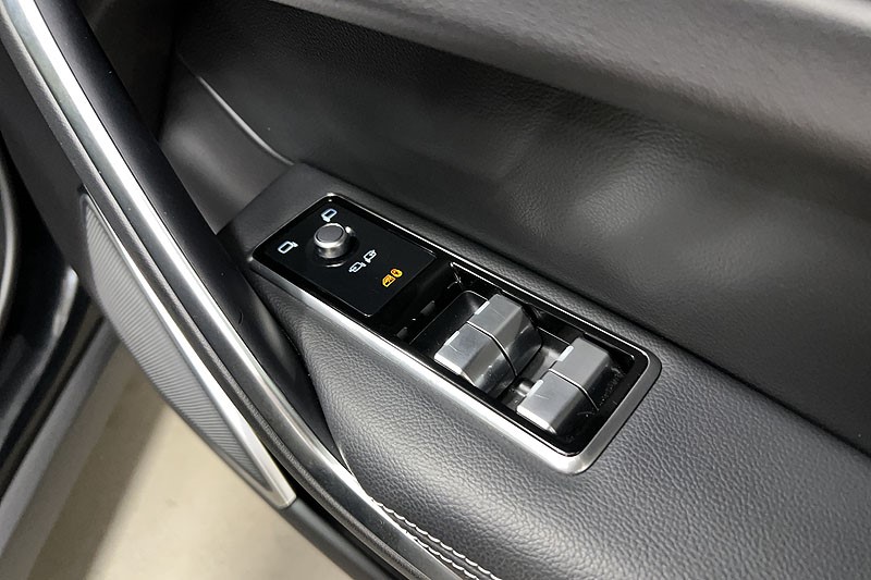 2023 (72) JAGUAR F-PACE 2.0 D200 R-Dynamic SE Black 5dr Auto AWD 5300136