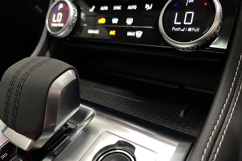 2023 (72) JAGUAR F-PACE 2.0 D200 R-Dynamic SE Black 5dr Auto AWD 5300146