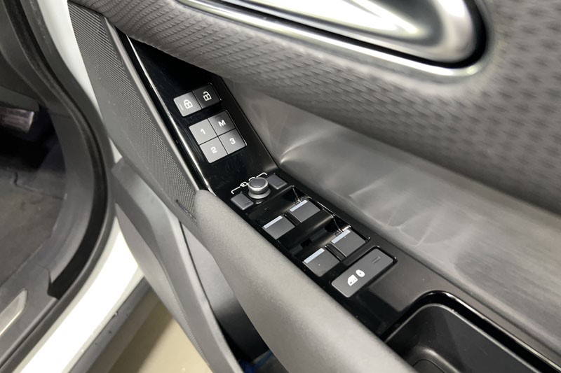 2023 (23) LAND ROVER RANGE ROVER VELAR 2.0 D200 R-Dynamic S 5dr Auto 5339888