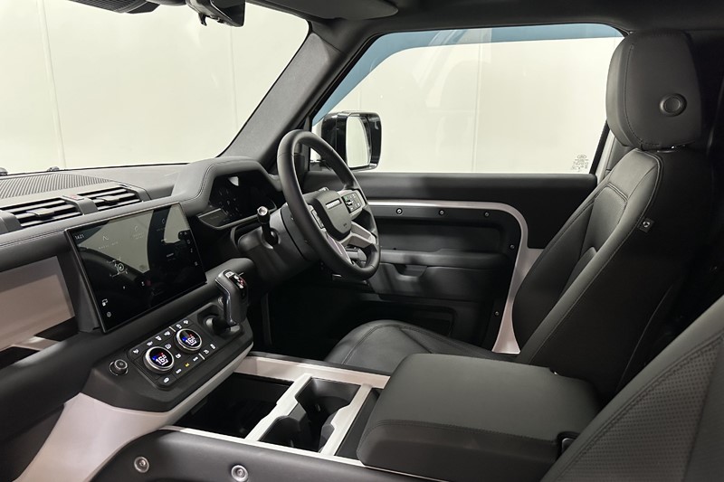 2024 (74) LAND ROVER COMMERCIAL DEFENDER 3.0 D250 Hard Top S Auto 5331852