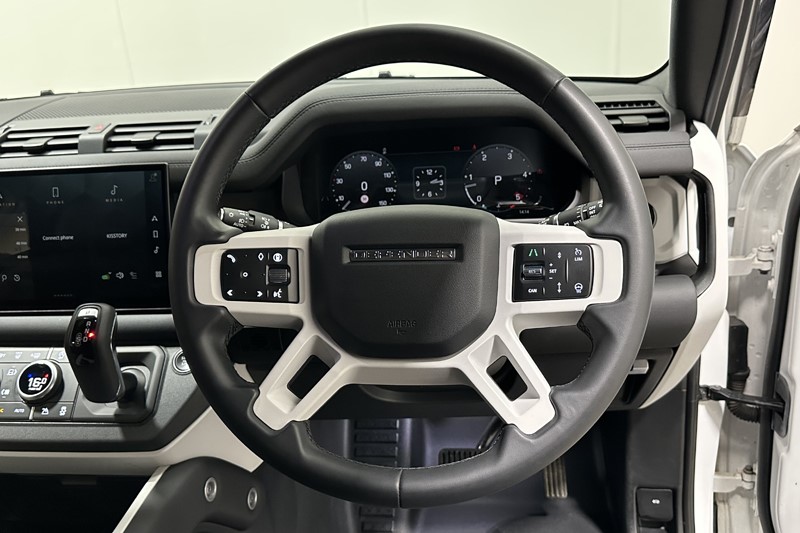 2024 (74) LAND ROVER COMMERCIAL DEFENDER 3.0 D250 Hard Top S Auto 5331822