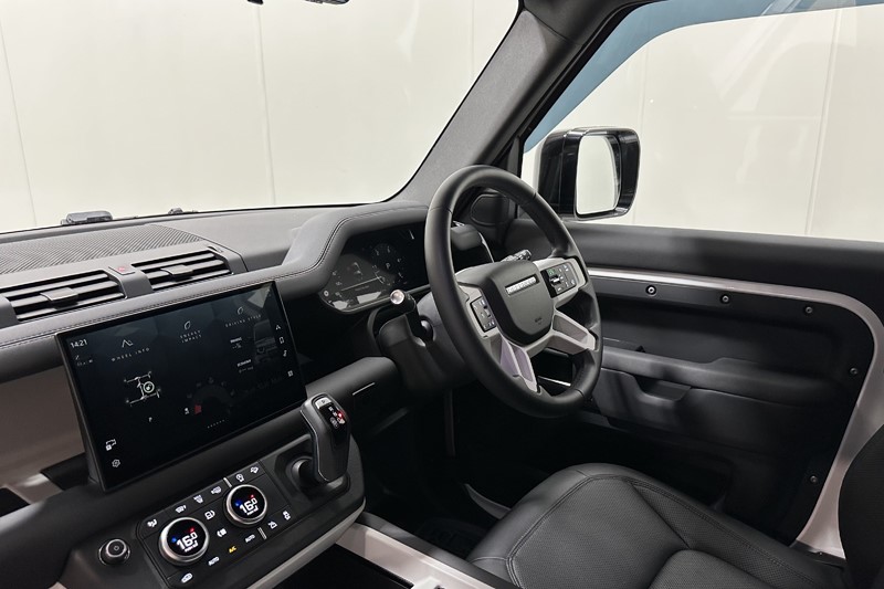 2024 (74) LAND ROVER COMMERCIAL DEFENDER 3.0 D250 Hard Top S Auto 5331853