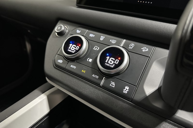 2024 (74) LAND ROVER COMMERCIAL DEFENDER 3.0 D250 Hard Top S Auto 5331836