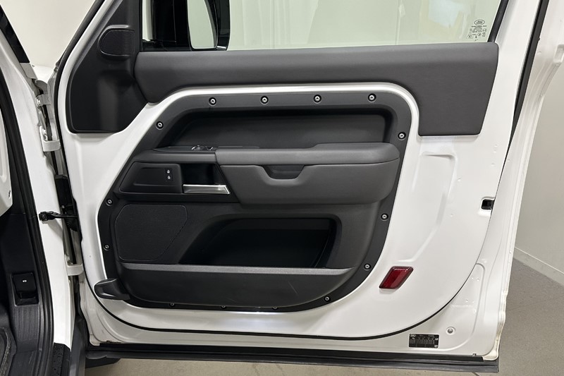 2024 (74) LAND ROVER COMMERCIAL DEFENDER 3.0 D250 Hard Top S Auto 5331823