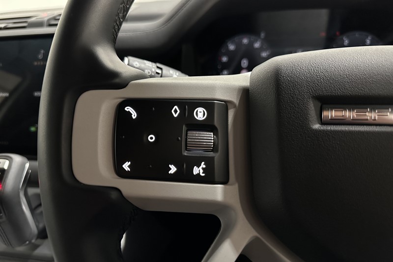 2024 (74) LAND ROVER COMMERCIAL DEFENDER 3.0 D250 Hard Top S Auto 5331831