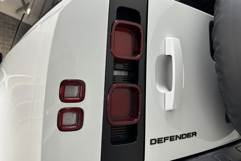 2024 (74) LAND ROVER COMMERCIAL DEFENDER 3.0 D250 Hard Top S Auto 5331856