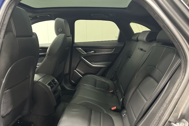 2023 (72) JAGUAR F-PACE 2.0 D200 R-Dynamic SE Black 5dr Auto AWD 5378024