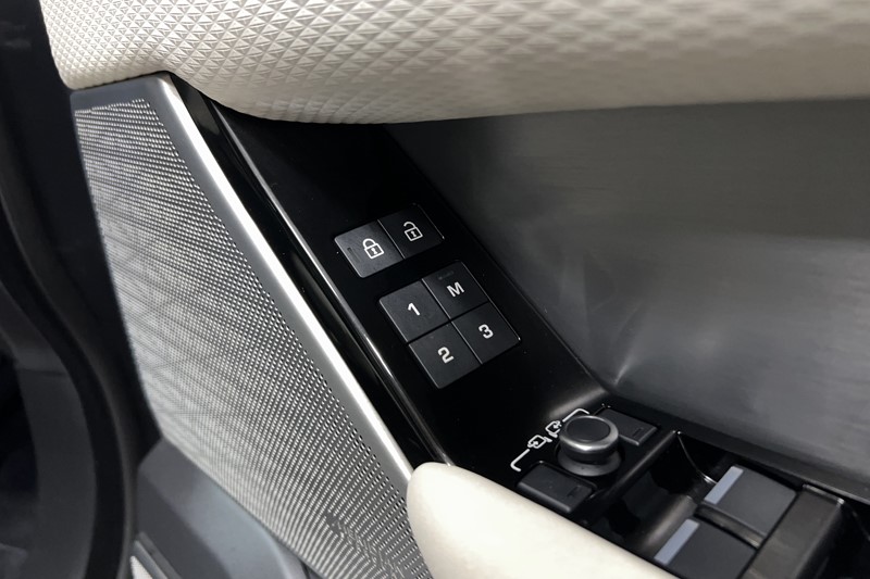 2022 (22) LAND ROVER RANGE ROVER VELAR 2.0 D200 Edition 5dr Auto 5340381