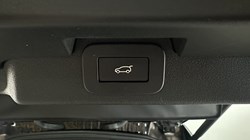 2023 (23) LAND ROVER DISCOVERY 3.0 D300 R-Dynamic HSE 5dr Auto 5351758
