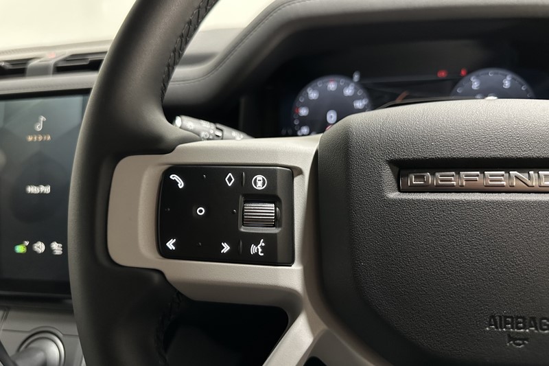 2026 (26) LAND ROVER COMMERCIAL DEFENDER 3.0 D250 Hard Top X-Dynamic SE Auto 5334891