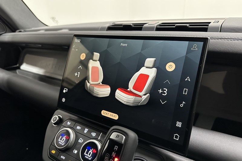 2026 (26) LAND ROVER COMMERCIAL DEFENDER 3.0 D250 Hard Top X-Dynamic SE Auto 5334900