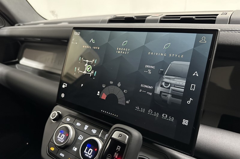 2026 (26) LAND ROVER COMMERCIAL DEFENDER 3.0 D250 Hard Top X-Dynamic SE Auto 5334897