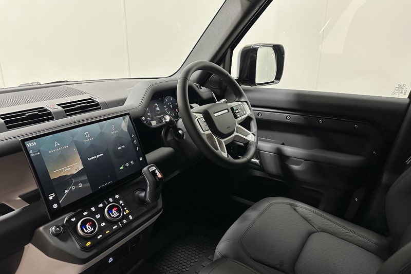 2026 (26) LAND ROVER COMMERCIAL DEFENDER 3.0 D250 Hard Top X-Dynamic SE Auto 5334911