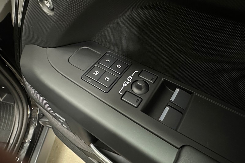 2026 (26) LAND ROVER COMMERCIAL DEFENDER 3.0 D250 Hard Top X-Dynamic SE Auto 5334884