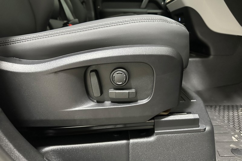 2026 (26) LAND ROVER COMMERCIAL DEFENDER 3.0 D250 Hard Top X-Dynamic SE Auto 5334886