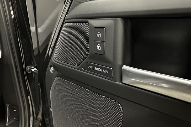 2026 (26) LAND ROVER COMMERCIAL DEFENDER 3.0 D250 Hard Top X-Dynamic SE Auto 5334883