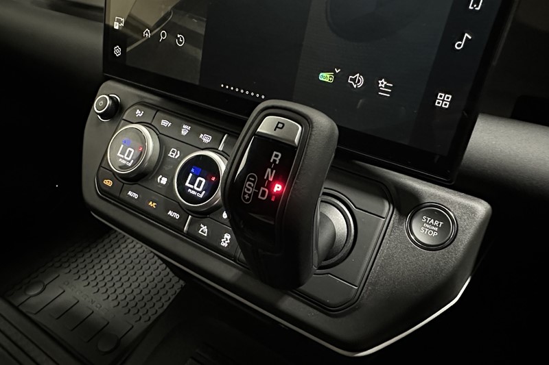 2026 (26) LAND ROVER COMMERCIAL DEFENDER 3.0 D250 Hard Top X-Dynamic SE Auto 5334894