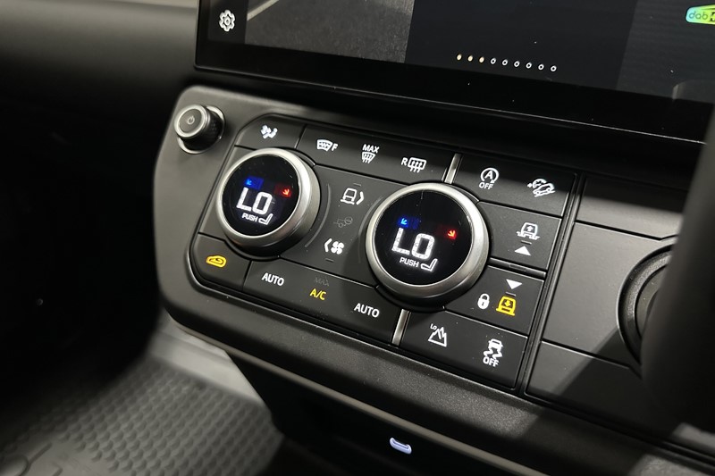 2026 (26) LAND ROVER COMMERCIAL DEFENDER 3.0 D250 Hard Top X-Dynamic SE Auto 5334893