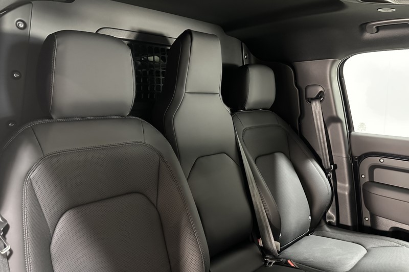 2026 (26) LAND ROVER COMMERCIAL DEFENDER 3.0 D250 Hard Top X-Dynamic SE Auto 5334888