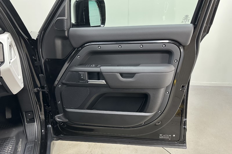 2026 (26) LAND ROVER COMMERCIAL DEFENDER 3.0 D250 Hard Top X-Dynamic SE Auto 5334882