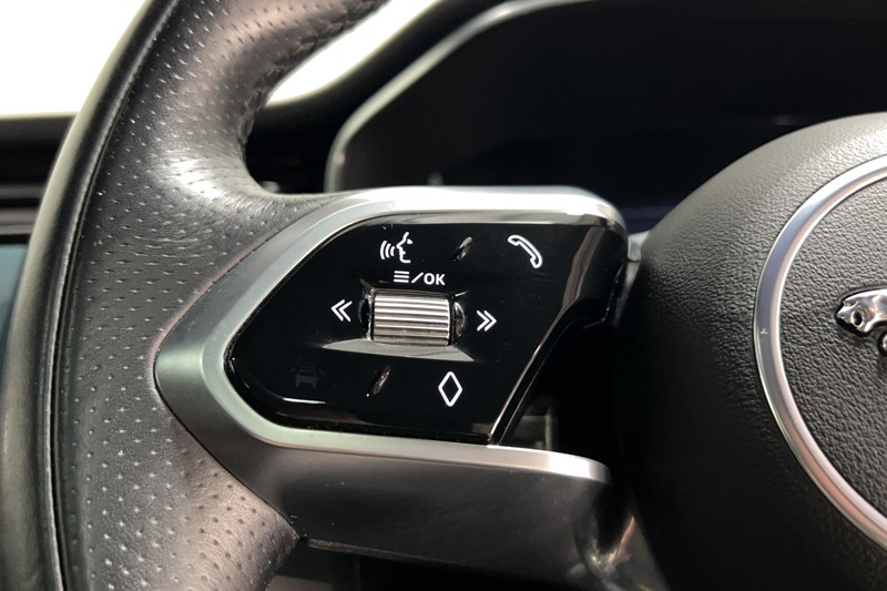 2021 (21) JAGUAR F-PACE 2.0 D200 R-Dynamic S 5dr Auto AWD 5401877