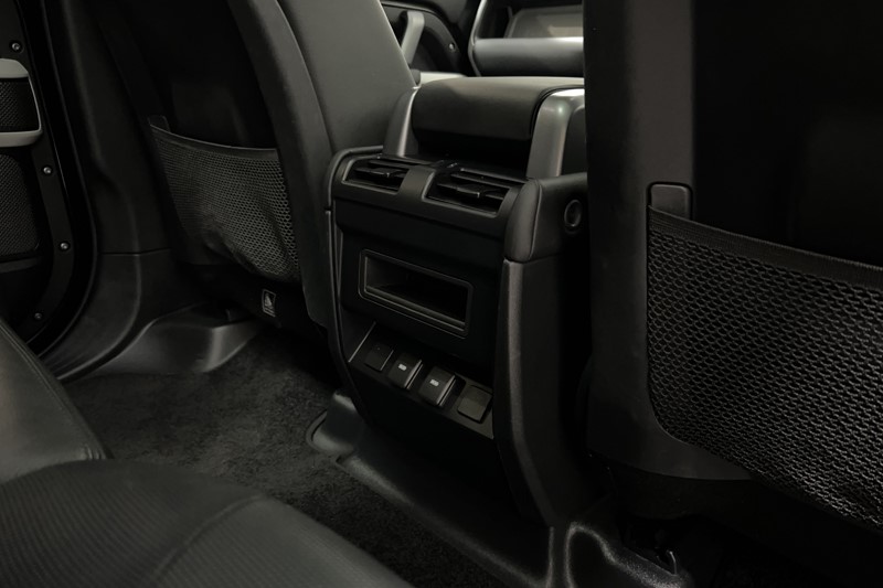 2023 (73) LAND ROVER DEFENDER 3.0 D250 X-Dynamic SE 110 5dr Auto 5400260