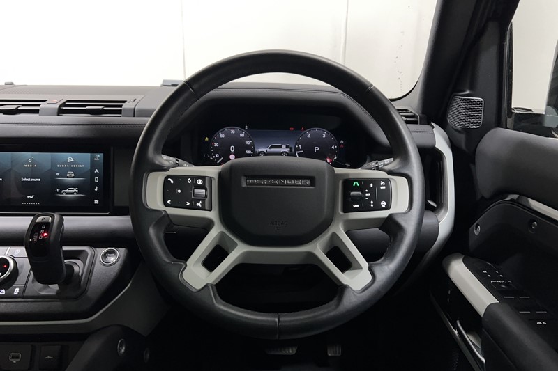 2023 (73) LAND ROVER DEFENDER 3.0 D250 X-Dynamic SE 110 5dr Auto 5400259