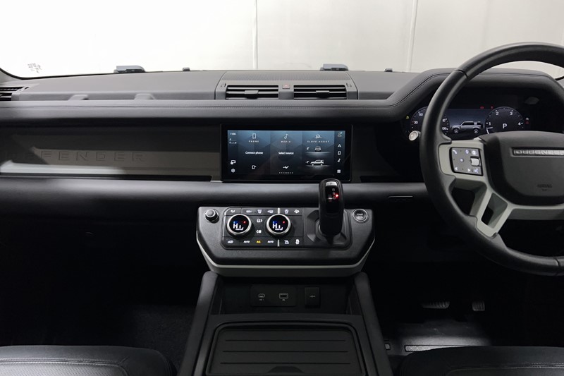 2023 (73) LAND ROVER DEFENDER 3.0 D250 X-Dynamic SE 110 5dr Auto 5400258