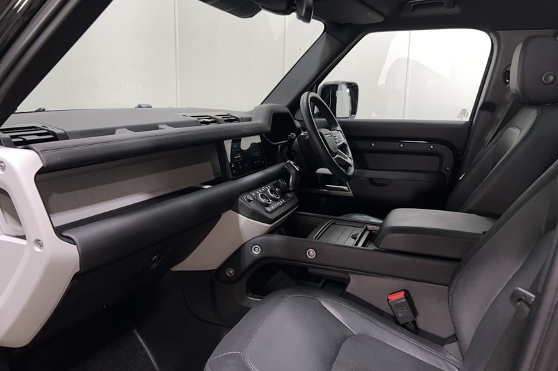 2023 (73) LAND ROVER DEFENDER 3.0 D250 X-Dynamic SE 110 5dr Auto 5400283