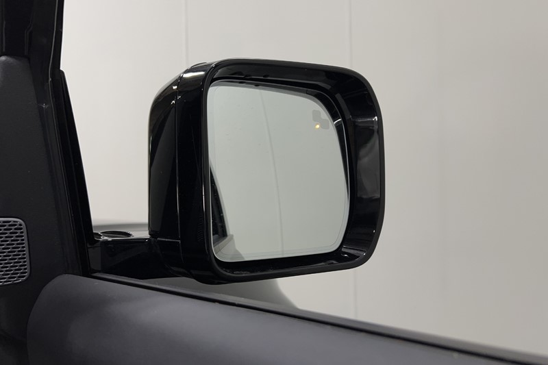 2023 (73) LAND ROVER DEFENDER 3.0 D250 X-Dynamic SE 110 5dr Auto 5400264