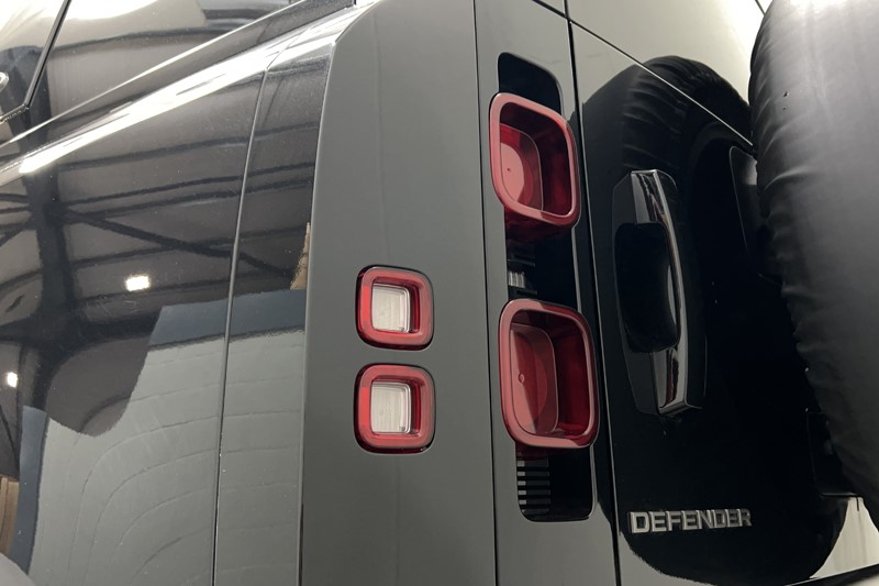 2023 (73) LAND ROVER DEFENDER 3.0 D250 X-Dynamic SE 110 5dr Auto 5400293