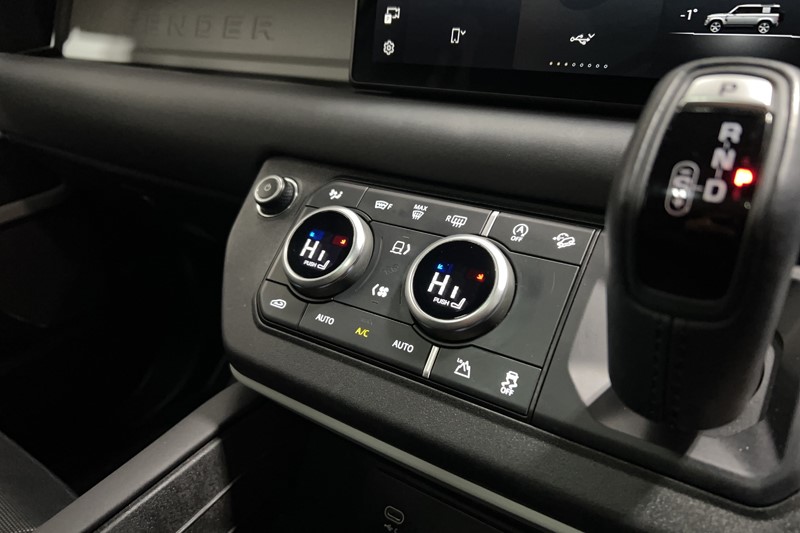 2023 (73) LAND ROVER DEFENDER 3.0 D250 X-Dynamic SE 110 5dr Auto 5400273