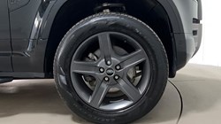 2023 (73) LAND ROVER DEFENDER 3.0 D250 X-Dynamic SE 110 5dr Auto 5400256