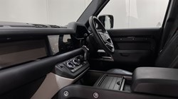 2023 (73) LAND ROVER DEFENDER 3.0 D250 X-Dynamic SE 110 5dr Auto 5400284