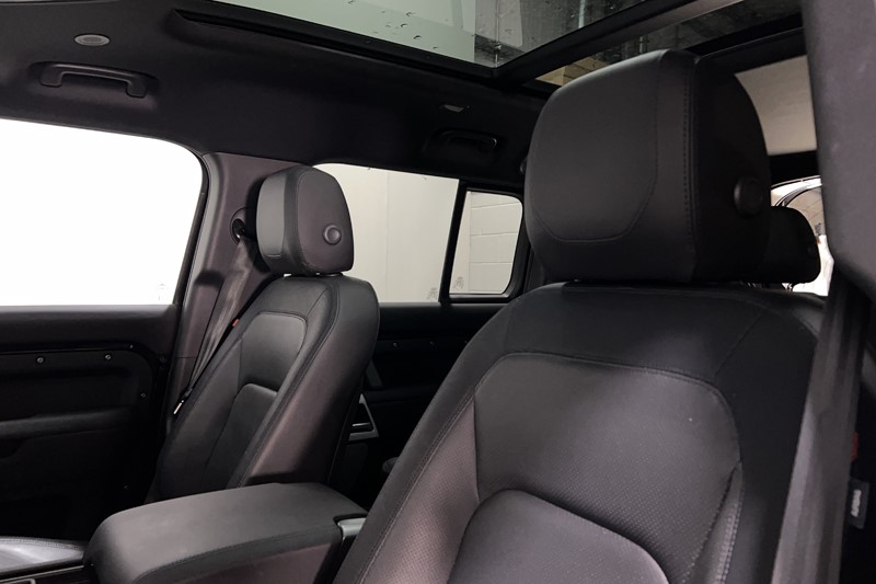 2023 (73) LAND ROVER DEFENDER 3.0 D250 X-Dynamic SE 110 5dr Auto 5400285