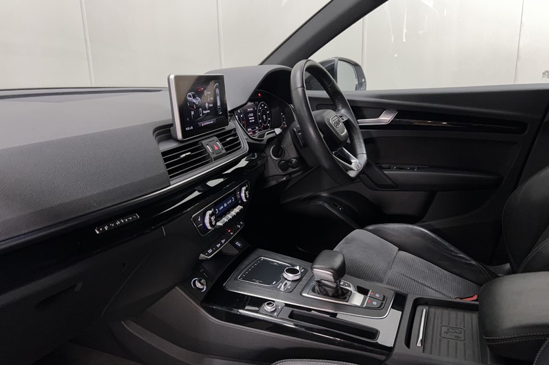 2020 (20) AUDI Q5 45 TFSI Quattro Black Edition 5dr S Tronic 5408674