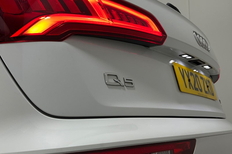 2020 (20) AUDI Q5 45 TFSI Quattro Black Edition 5dr S Tronic 5408686