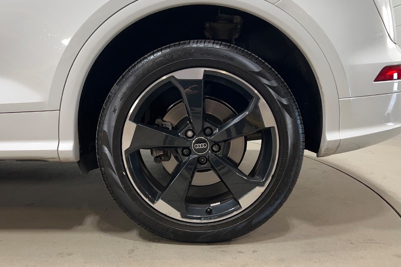 2020 (20) AUDI Q5 45 TFSI Quattro Black Edition 5dr S Tronic 5408644