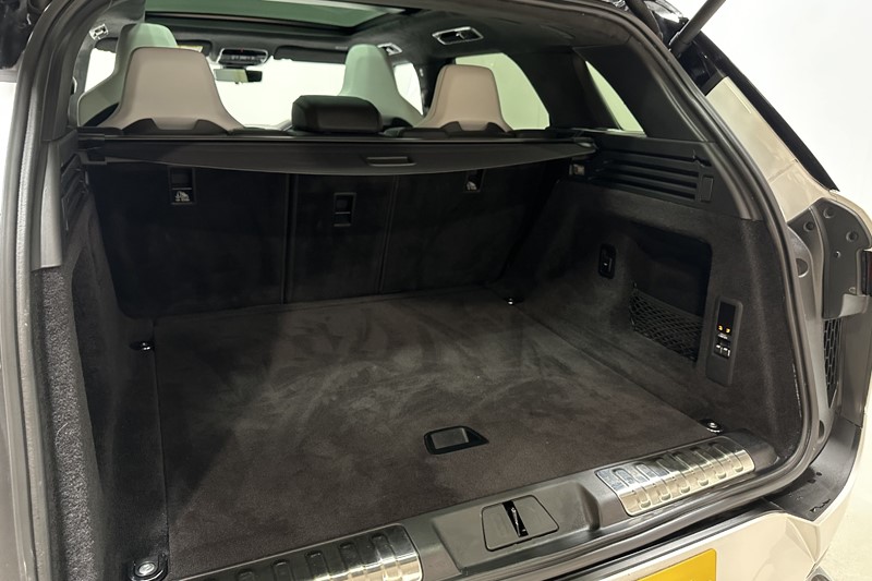 2026 (26) LAND ROVER RANGE ROVER SPORT 4.4 P635 V8 SV 5dr Auto 5786837