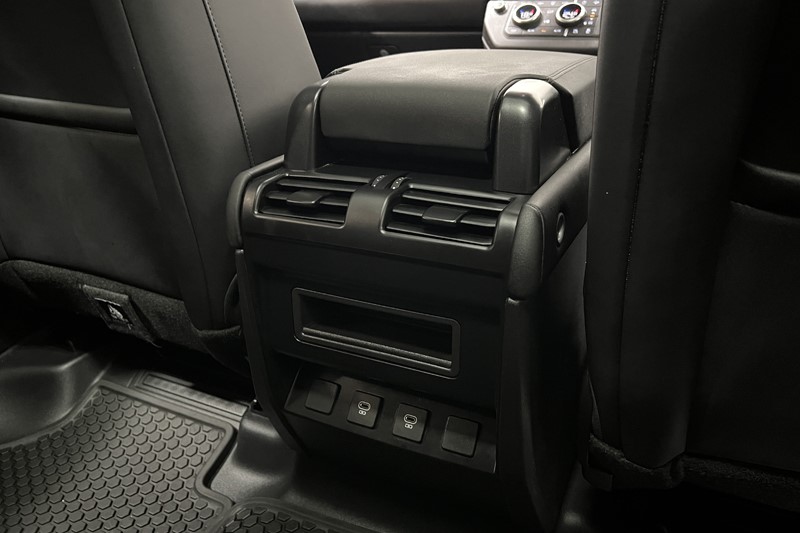 2025 (25) LAND ROVER DEFENDER 3.0 D350 X-Dynamic SE 110 5dr Auto 5378972