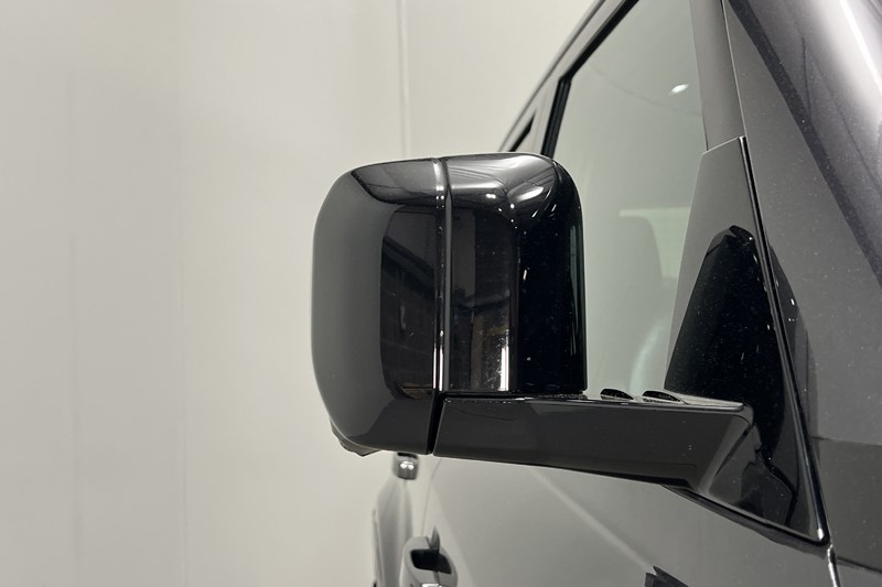 2025 (25) LAND ROVER DEFENDER 3.0 D350 X-Dynamic SE 110 5dr Auto 5379003