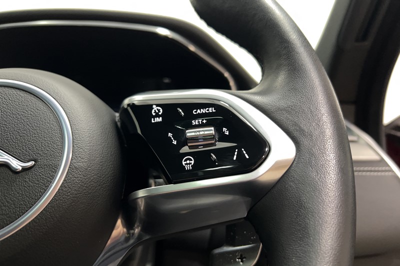 2023 (23) JAGUAR F-PACE 2.0 D200 R-Dynamic SE Black 5dr Auto AWD 5401301