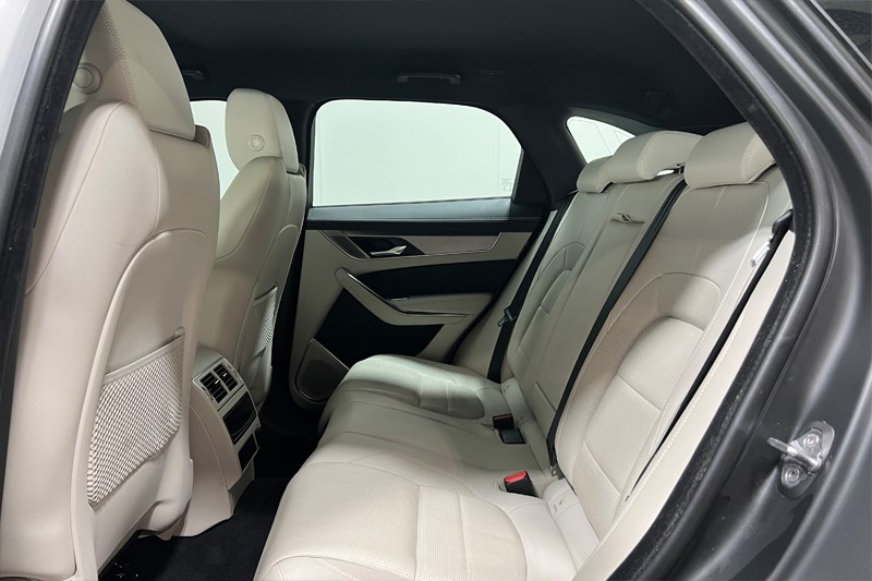 2022 (22) JAGUAR F-PACE 2.0 P400e R-Dynamic SE Black 5dr Auto AWD 5383507