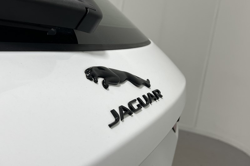 2022 (22) JAGUAR F-PACE 2.0 P400e R-Dynamic SE Black 5dr Auto AWD 5383541