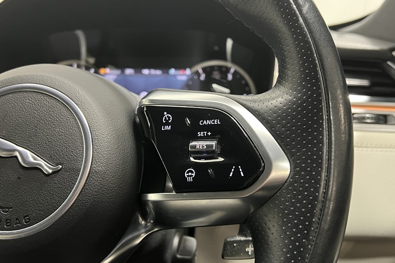 2022 (22) JAGUAR F-PACE 2.0 P400e R-Dynamic SE Black 5dr Auto AWD 5383523
