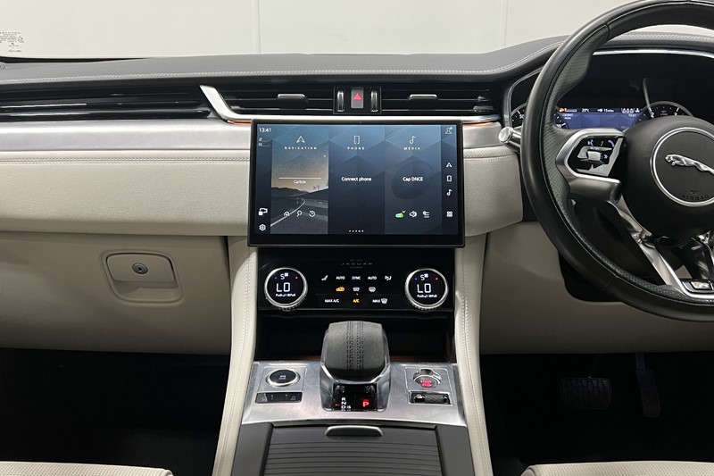 2022 (22) JAGUAR F-PACE 2.0 P400e R-Dynamic SE Black 5dr Auto AWD 5383513